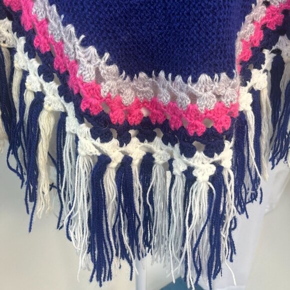 Vintage Handmade Crochet Knit Boho Fringe Poncho Cape Ladies Small/MED Hippie - Picture 4 of 4